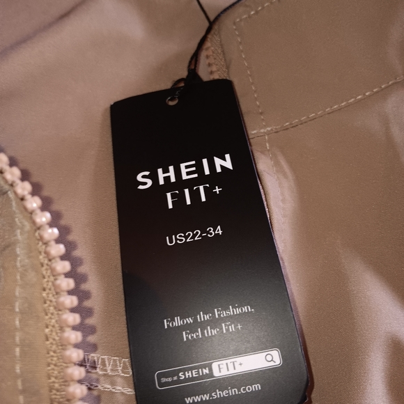 Plus Size Belted Shirt Dress With Flap Pockets - Picture 13 of 16